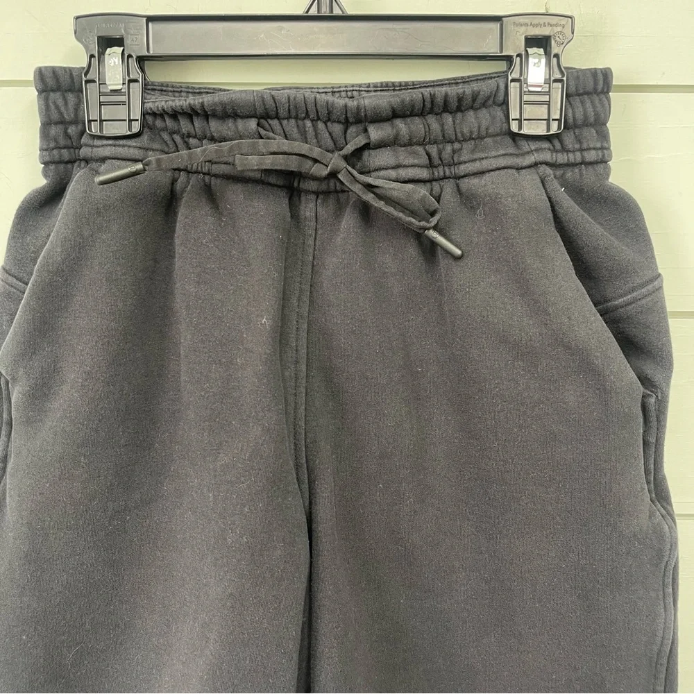 Lululemon loungeful high rise shorts 7” black women’s size‎ 0